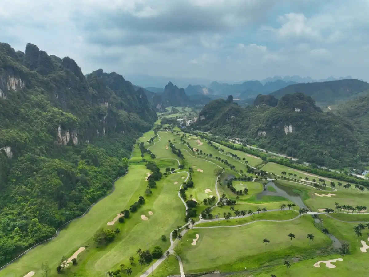 Toàn cảnh sân golf Phoenix CV Golf & Resort (Làng Rổng Vòng, Lương Sơn, Phú Thọ). Ảnh: CV Resort.